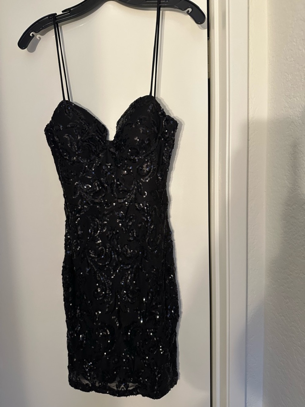 Black Sequin Spaghetti Strap mini Cocktail Dress Windsor size medium looks new!